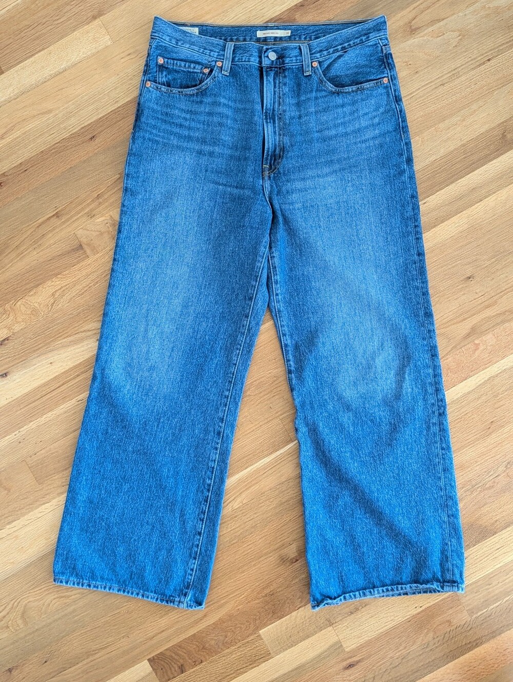 Levi's Premium Denim Ribcage Wide in Classic Blue